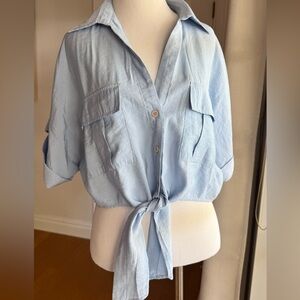 Etiquette Boutique Light Blue Women's Tie-Front Shirt in Large EUC